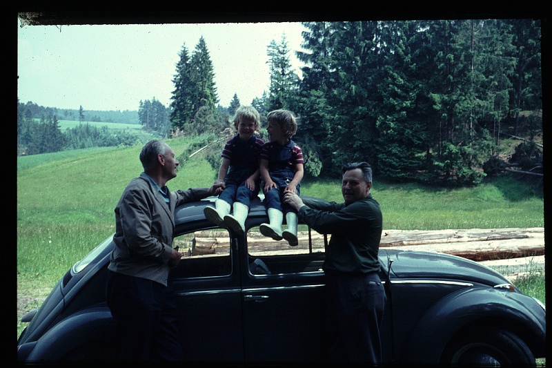 32.Regensburg jun 1966 Rino,Papa,Brigitte,Marion.JPG